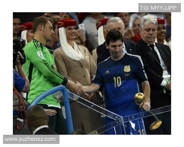 诺伊尔与梅西的巅峰对决足球场上的传奇之战与荣耀时刻